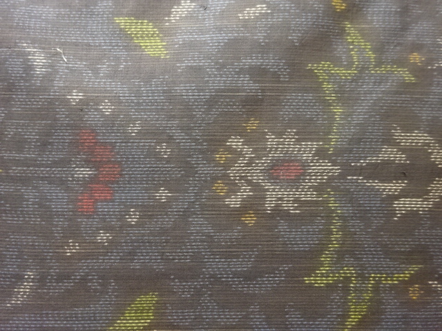 アンティーク　唐花模様織り出し本場泥大島紬着物